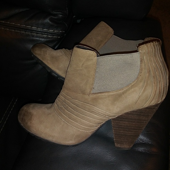 3 Days Only. Vince Camuto Booties - Picture 7 of 8
